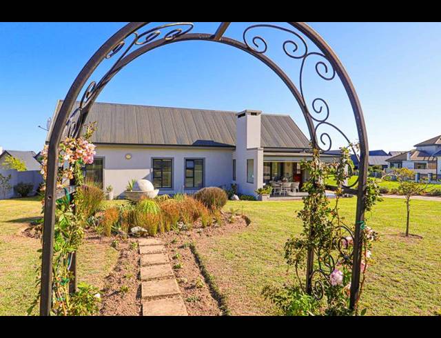 3 BEDROOM HOUSE FOR SALE IN BLUE MOUNTAIN VILLAGE